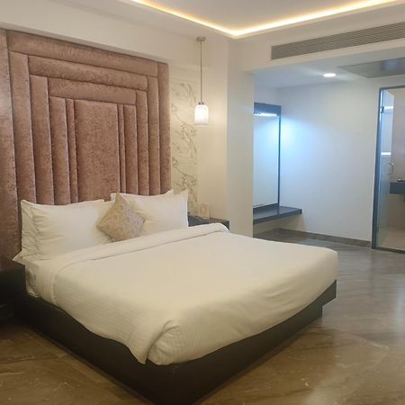 Hotel Kadamb Tree 贾巴尔普尔 外观 照片