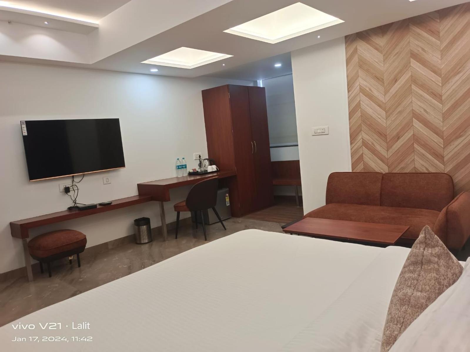 Hotel Kadamb Tree 贾巴尔普尔 外观 照片