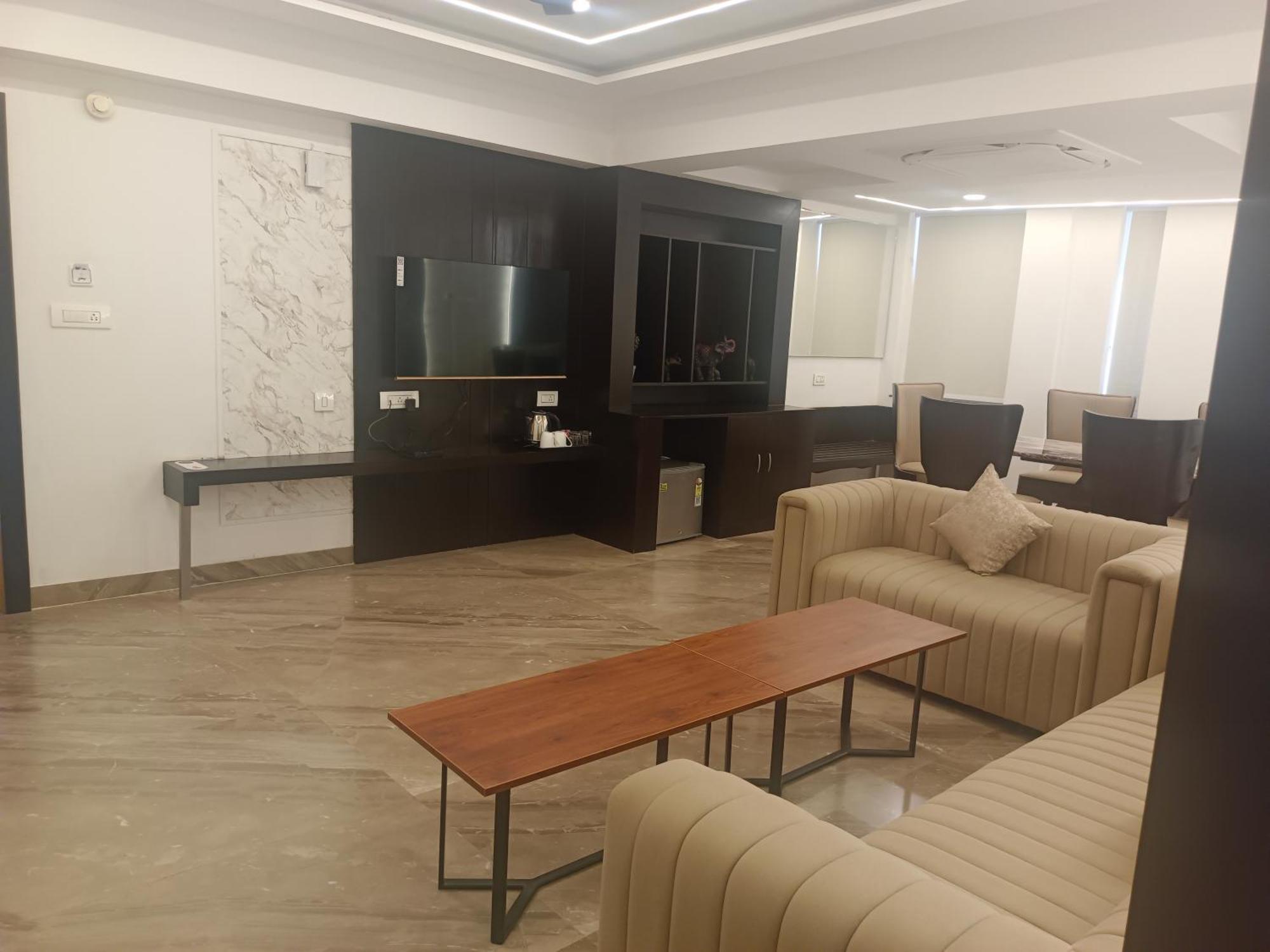 Hotel Kadamb Tree 贾巴尔普尔 外观 照片