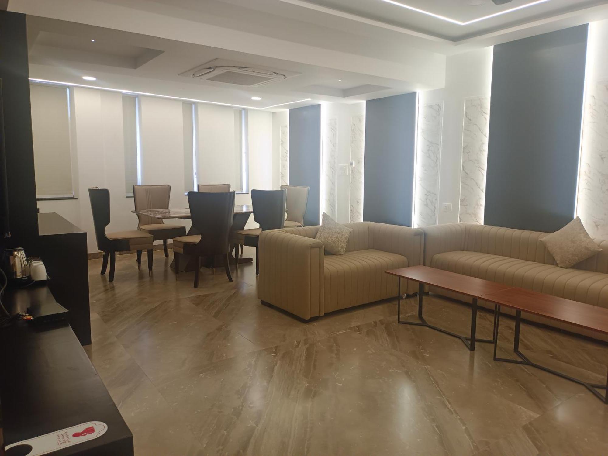 Hotel Kadamb Tree 贾巴尔普尔 外观 照片