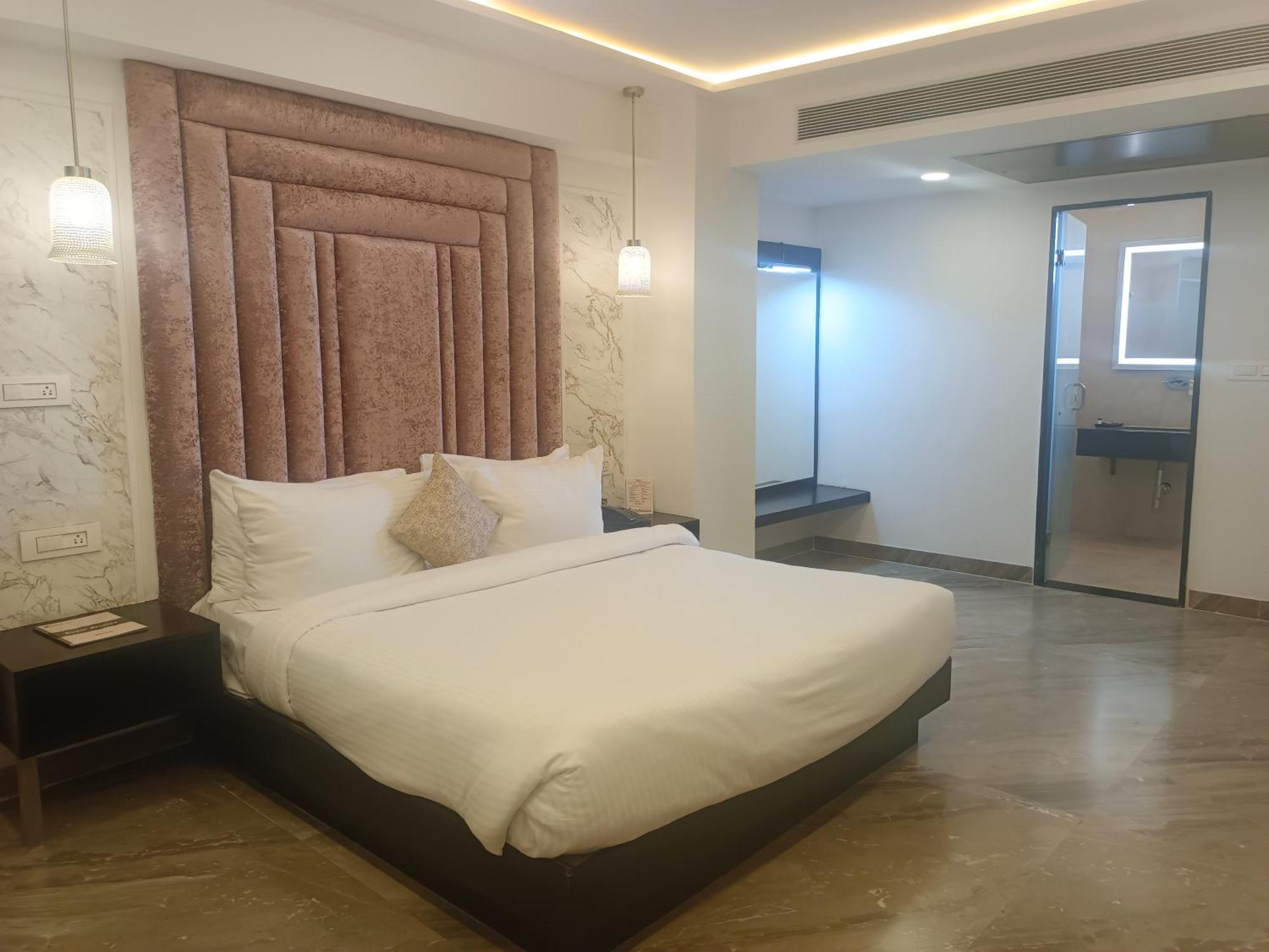 Hotel Kadamb Tree 贾巴尔普尔 外观 照片