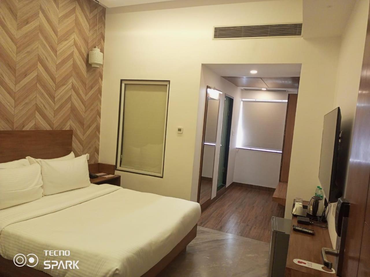 Hotel Kadamb Tree 贾巴尔普尔 外观 照片