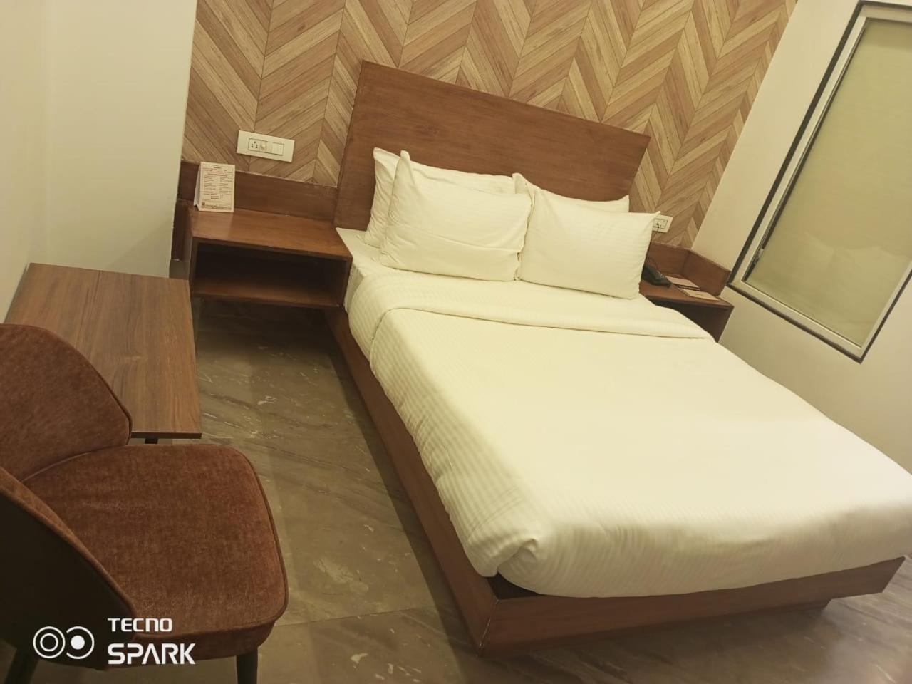 Hotel Kadamb Tree 贾巴尔普尔 外观 照片
