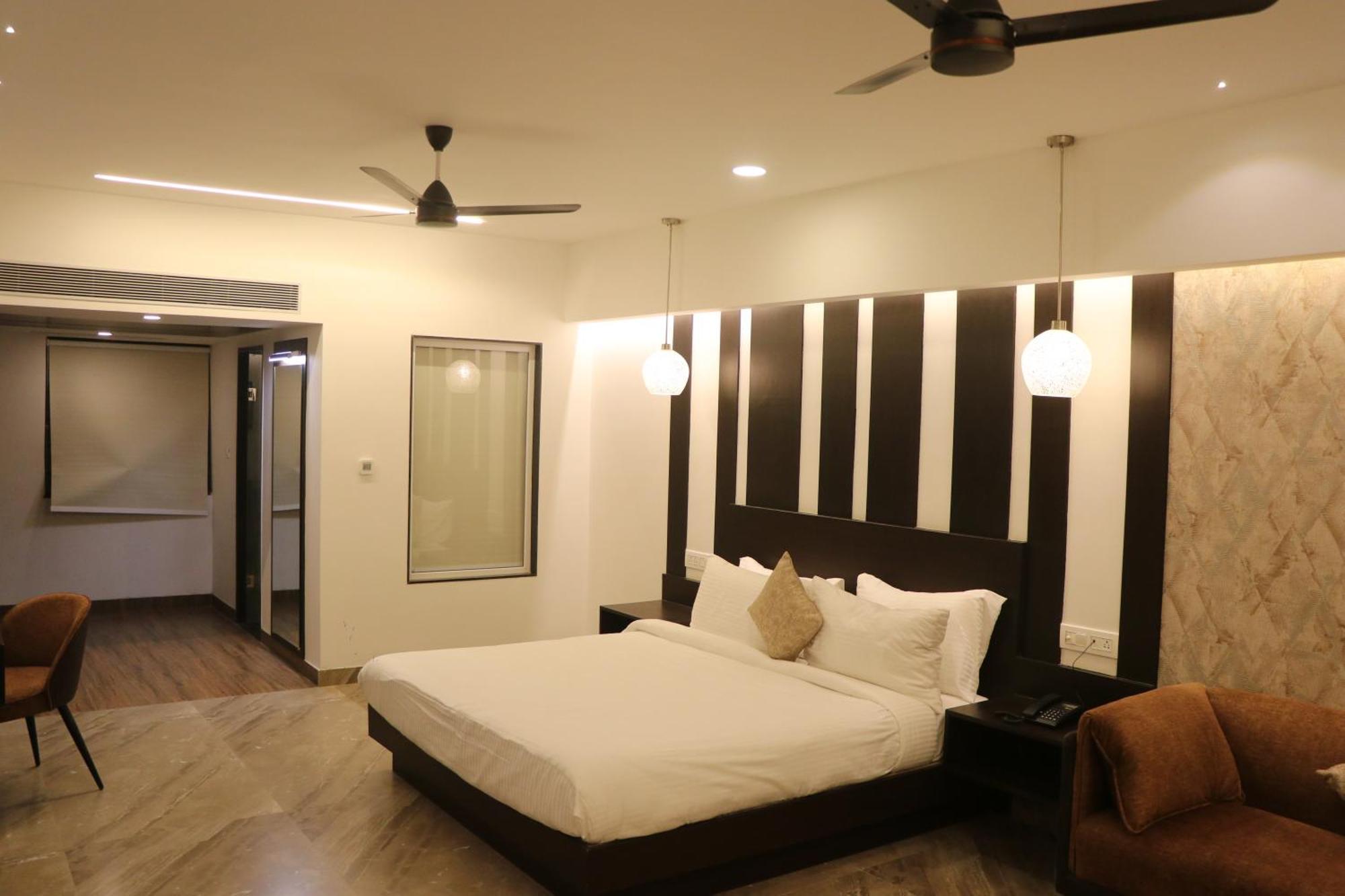 Hotel Kadamb Tree 贾巴尔普尔 外观 照片