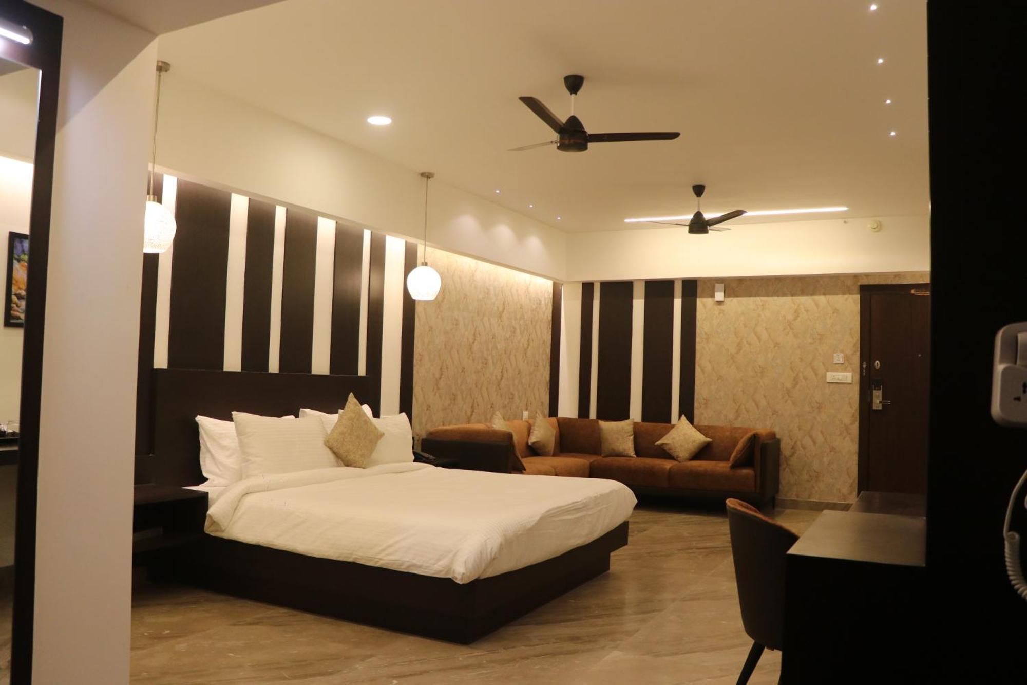 Hotel Kadamb Tree 贾巴尔普尔 外观 照片