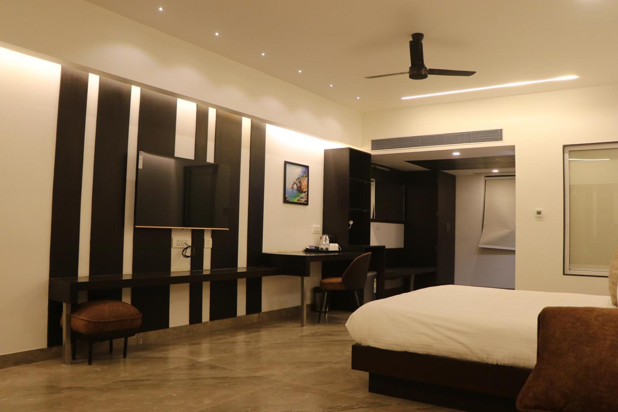 Hotel Kadamb Tree 贾巴尔普尔 外观 照片