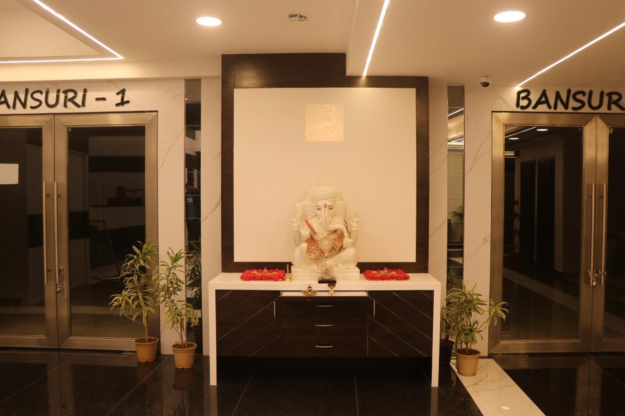 Hotel Kadamb Tree 贾巴尔普尔 外观 照片