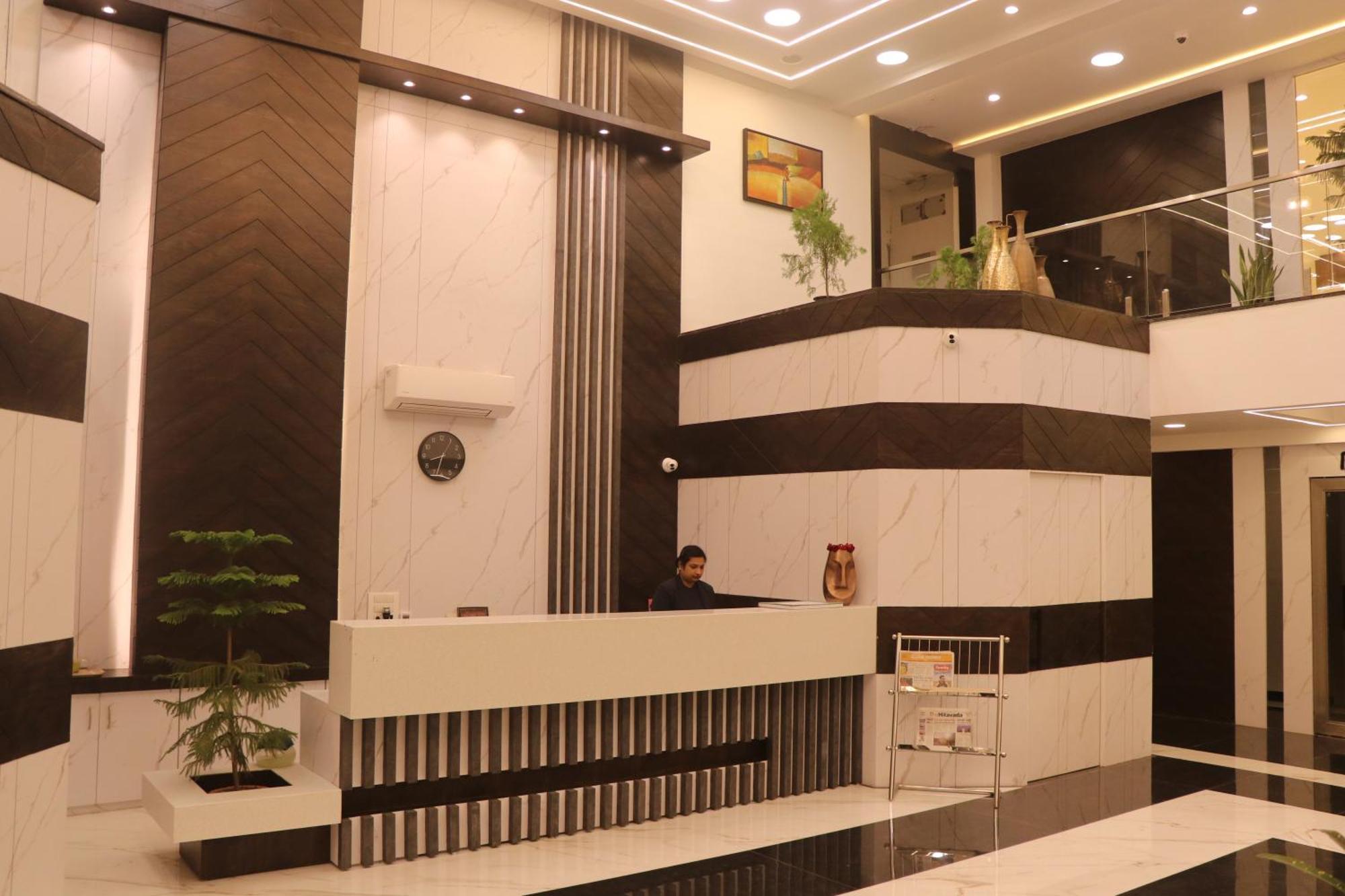 Hotel Kadamb Tree 贾巴尔普尔 外观 照片