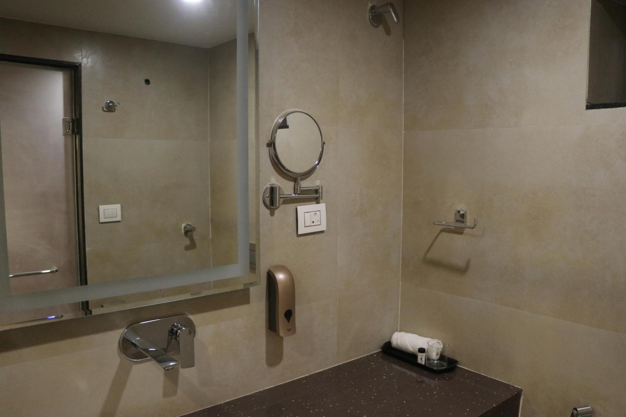 Hotel Kadamb Tree 贾巴尔普尔 外观 照片